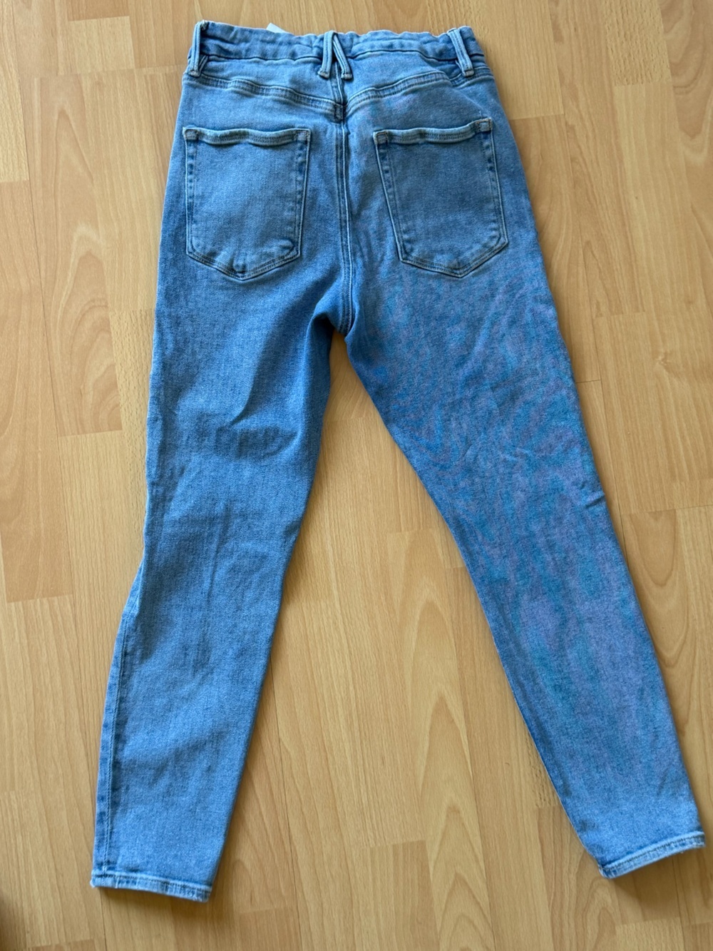 Woman's Good American Light Blue Distressed Denim Jeans - size 8/29 - Picture 3 of 3